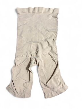 SKIMS Seamless High-Waist Shaping shorts — Cream